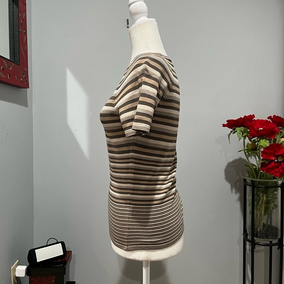 NEW Emanuel Ungaro Silk Striped Neutral Multi Fitted Layering Short Sleeve Top M - Picture 3 of 14